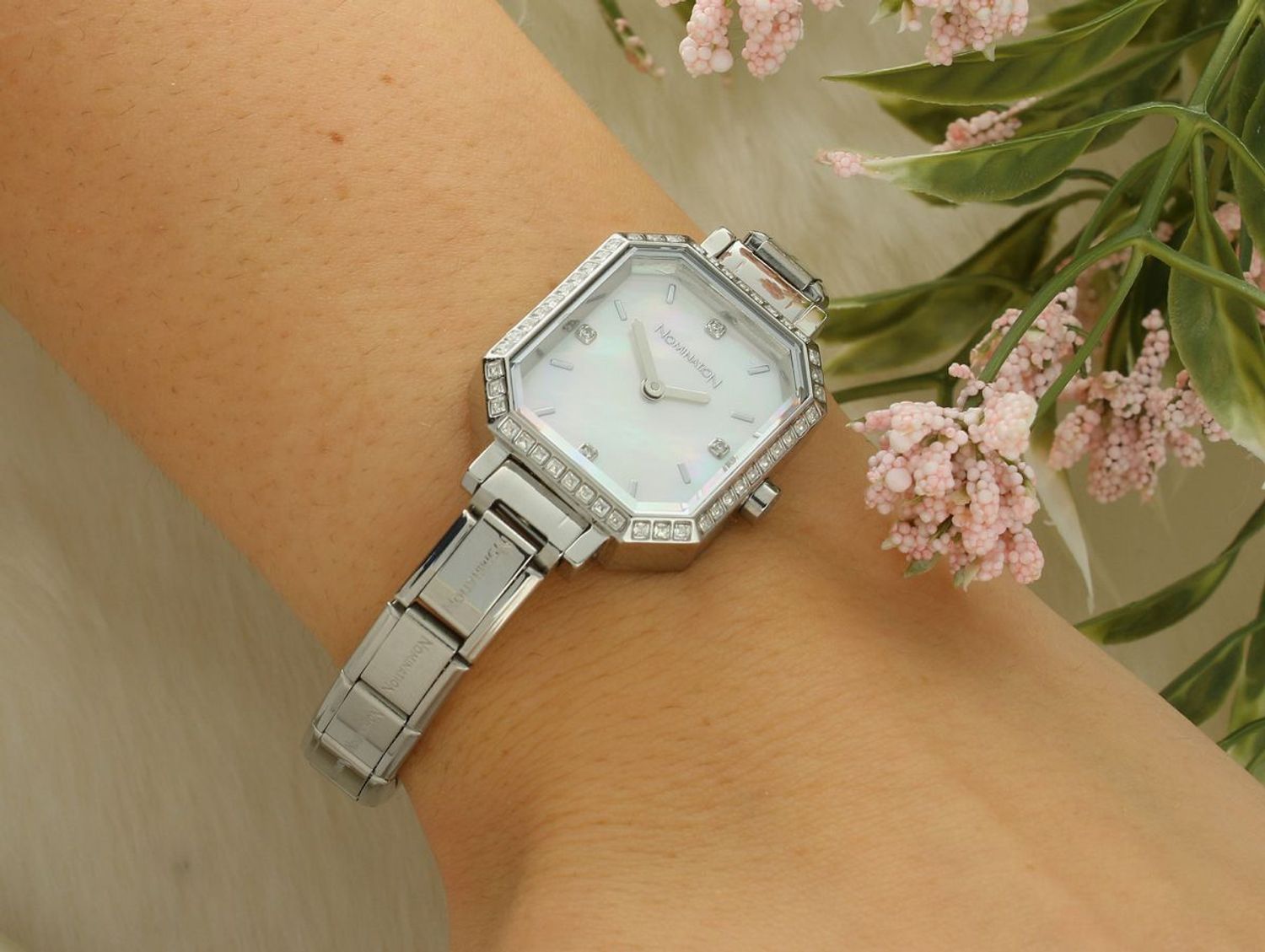 Luksusowy zegarek damski Nomination Composable Paris 076036008 z bransoletą Composable Classic. Masa perłowa, cyrkonie, wodoszczelność 3ATM, obwód 18 cm z mo1.jpg